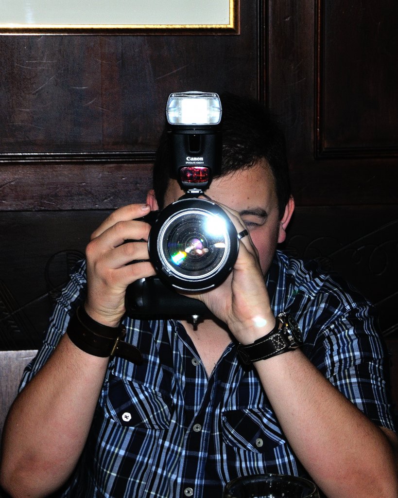 Dominik´s Gegenschuss... Es herrschte eine Mordsgaudi beim Mittagstisch im Kneitinger... 