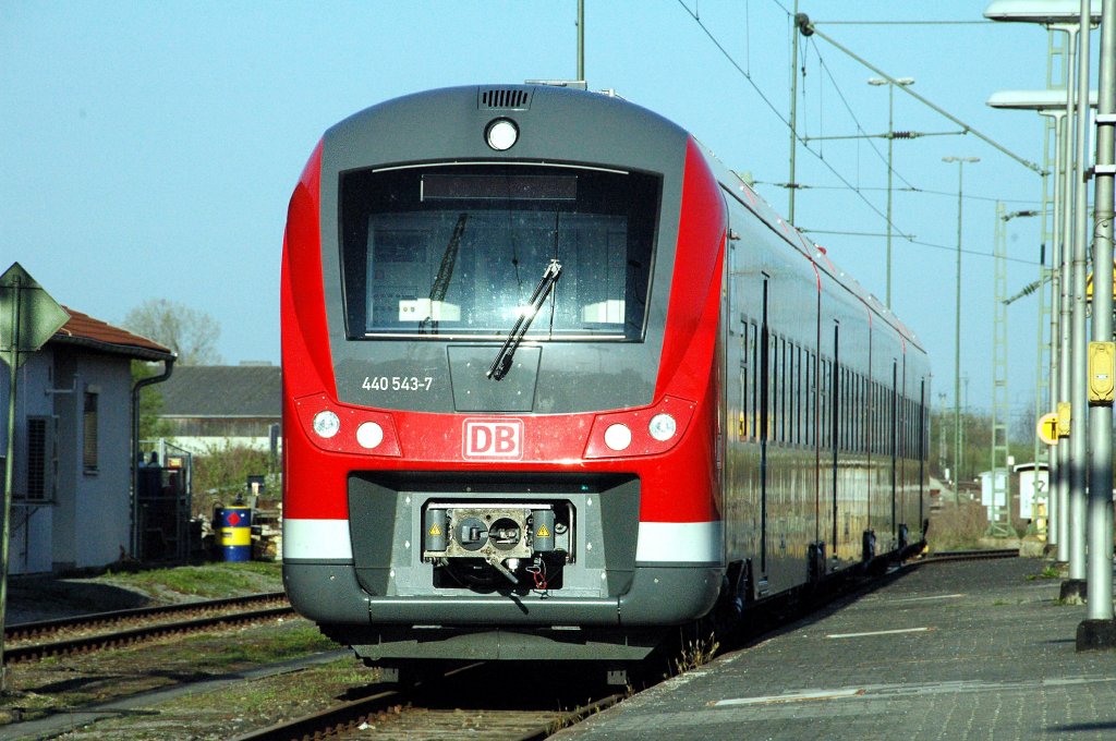 Donau-Isar Express (hier 440 543) am 18.04.10 in Plattling.