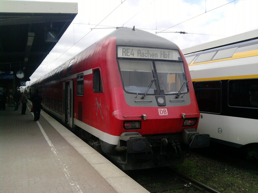 Doppelstochsteuerwagen der zweiten Generation als Linie RE4 von Dortmund Hbf nach Aachen Hbf.
Aufnahmeort Dortmund Hbf