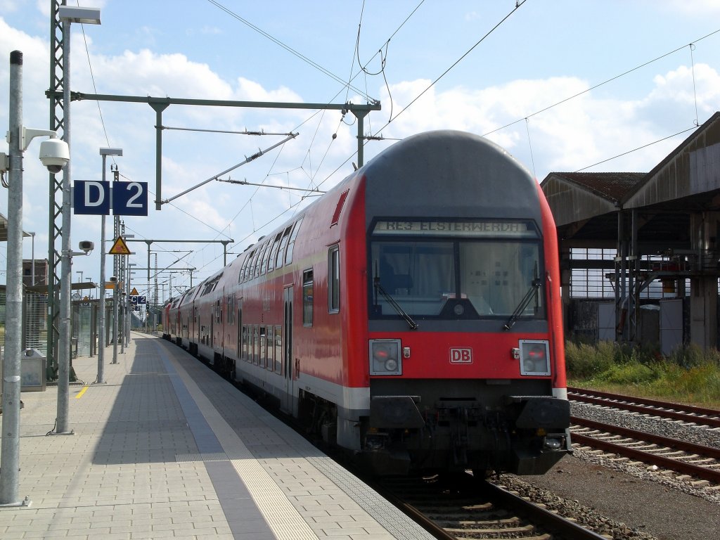 Doppelstock-Steuerwagen (1. Gattung) als RE3 nach Elsterwerda im Bahnhof Zssow.(10.8.2010)