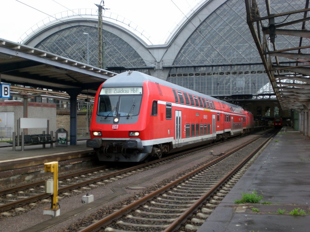 Doppelstock-Steuerwagen (2. Gattung) als RB30 nach Zwickau Hauptbahnhof im Hauptbahnhof Dresden.(18.8.2010)