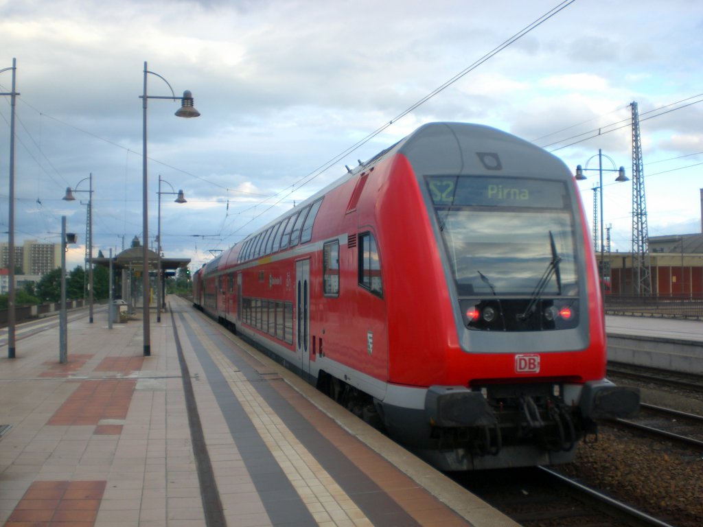 Doppelstock-Steuerwagen (2. Gattung) als S2 nach S-Bahnhof Pirna im Hauptbahnhof Dresden.(18.8.2010) 