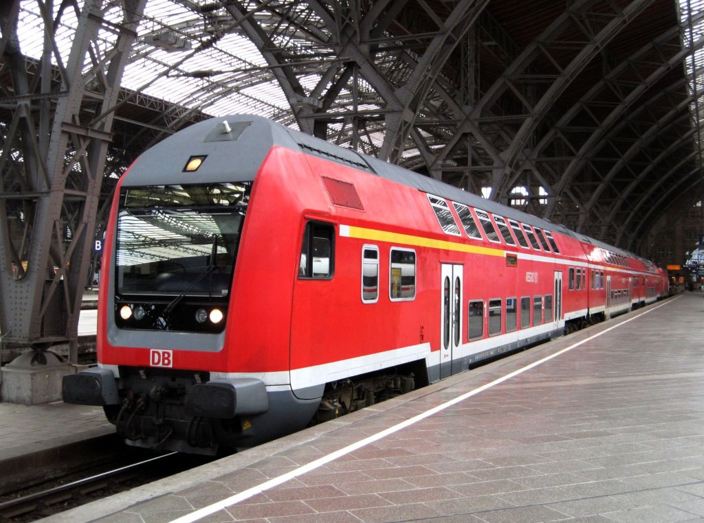 Doppelstock-Steuerwagen im Leipziger Hauptbahnhof als RB nach Annaburg. 
Wagennummer: 50 80 86 - 03 139 - 2 DABbuzfa 778.0 - beheimatet in Halle/Saale. Aufgenommen am 23.08.2011.