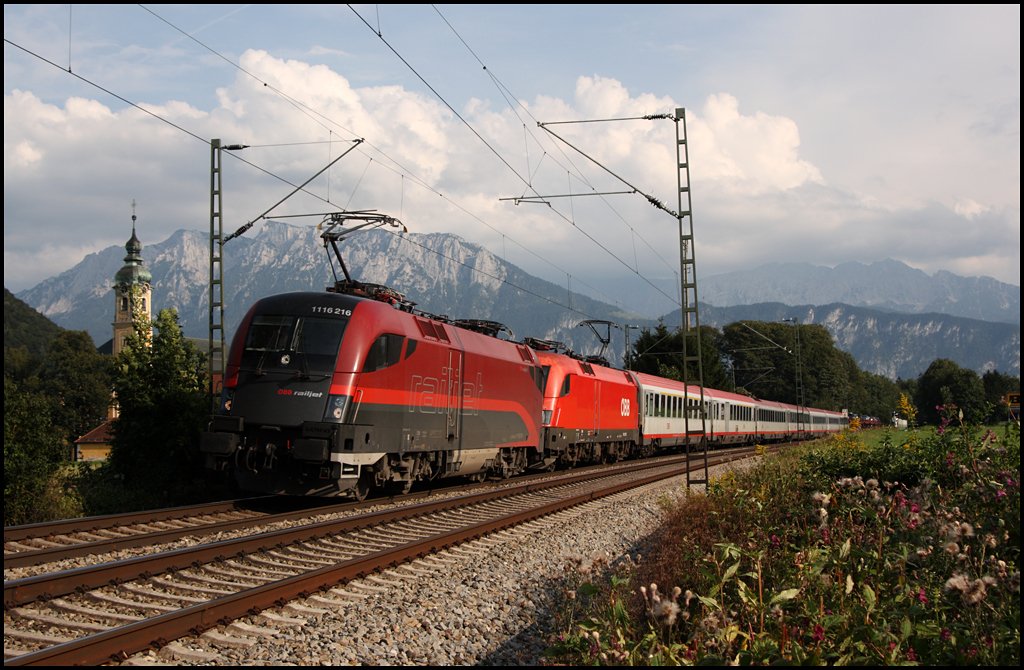 Doppelte TAURUS-POWER: 1116 216 und 1116 176 schleppen gemeinsam den OEC 663 nach Wien. Aufgenommen am 08.08.2009 um 17:48:11…..
