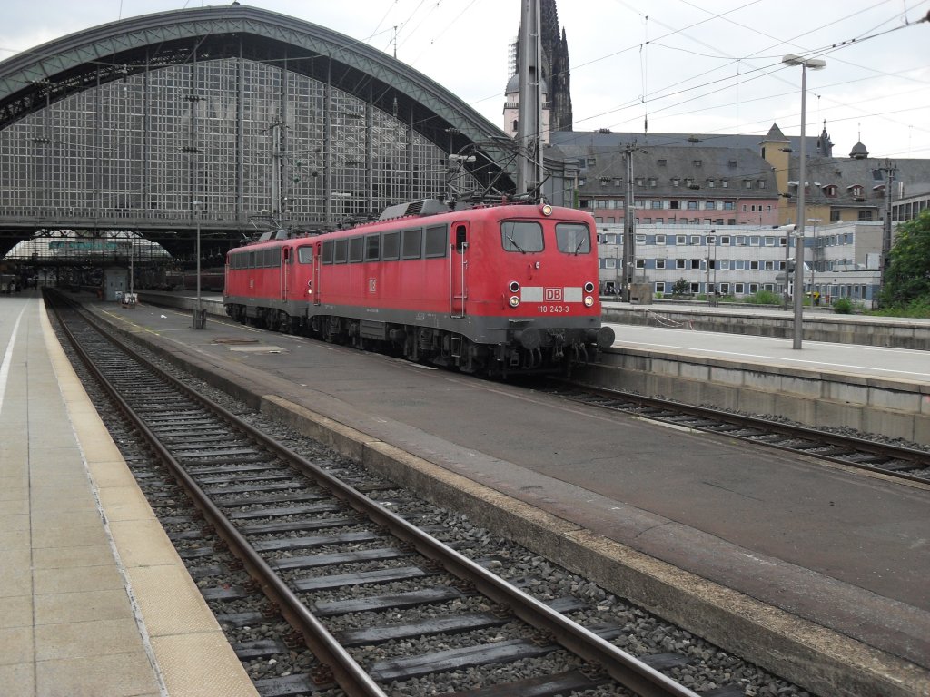 Doppeltraktion 110 (Bgelfalte+Kasten)im Klner Hbf am 23.7.10