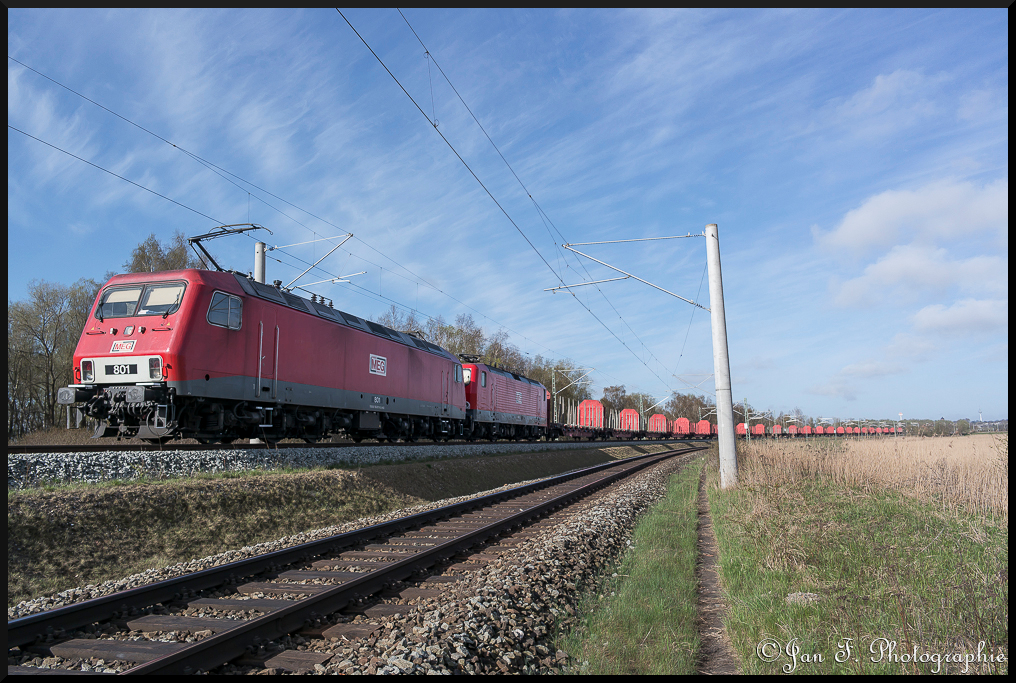 Doppeltraktion 801 und 605
In Action trat am morgen des 1.05.2013 um 8:40:02 das  Tochterunternehmen MEG der DB Schenker Rail Deutschland AG.In Doppeltraktion gepackt zog 801 und 605 Leerwagen bereitgestellt zur Holzverladung ins Hafengebiet von Kcknitz,Lbeck.