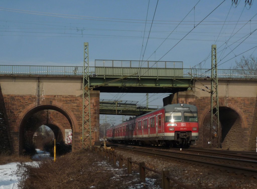 Doppeltraktion Br 420 als S9 Hanau Hbf - Wiesbaden Hbf zwischen Mainz-Kastel und Wiesbaden-Ost. 17.02.10