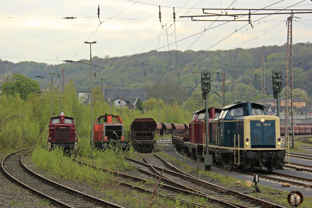 Doppeltraktion EfW 260 773 mit 260, daneben BBL Logistik und ganz rechts stand am 28.04.2013 Abfahrtbereit Doppeltraktion 212 376-8 und V 100 2299 in Richtung Wuppertal Steinbeck.