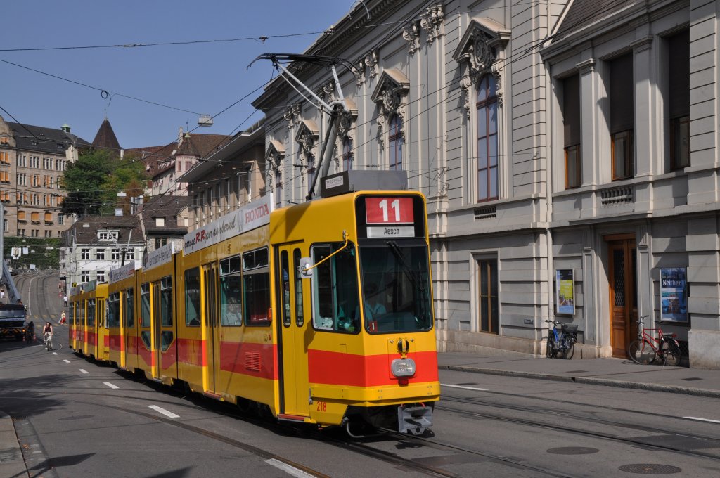 Doppeltraktion mit den Be 4/8 218 und dem Be 4/6 260 auf der Linie 11 am Steinenberg Richtung Haltestelle Bankverein. Die Aufnahme stammt vom 22.08.2011.