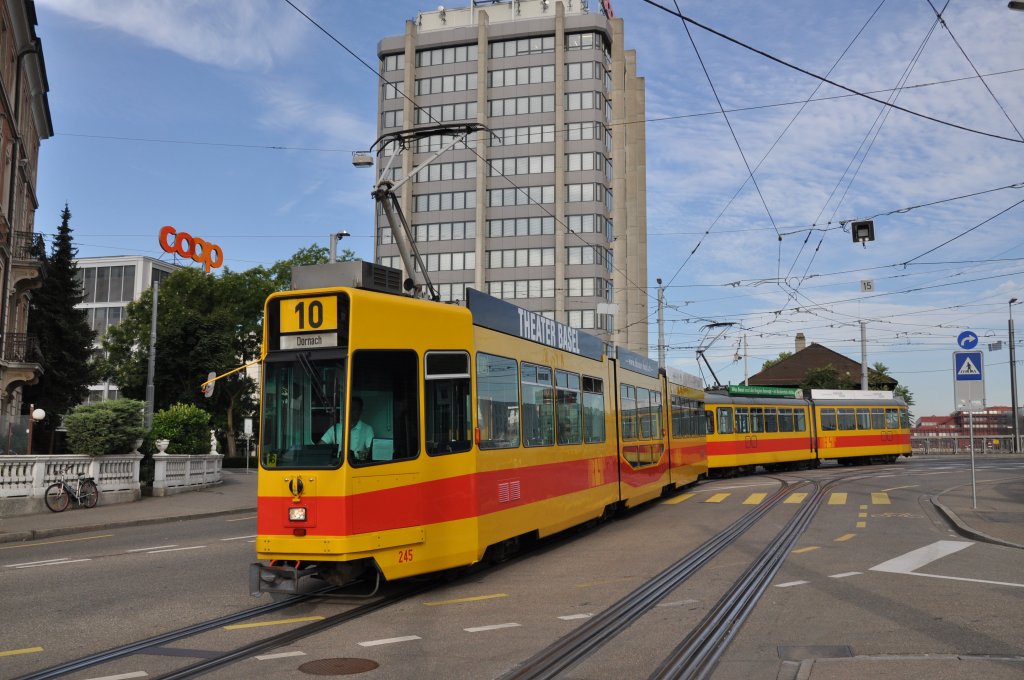 Doppeltraktion mit dem Be 4/8 245 und dem Be 4/6 108 auf der Linie 10 bei der Haltestelle Mnchensteinerstrasse. Die Aufnahme stammt vom 15.085.2012.
