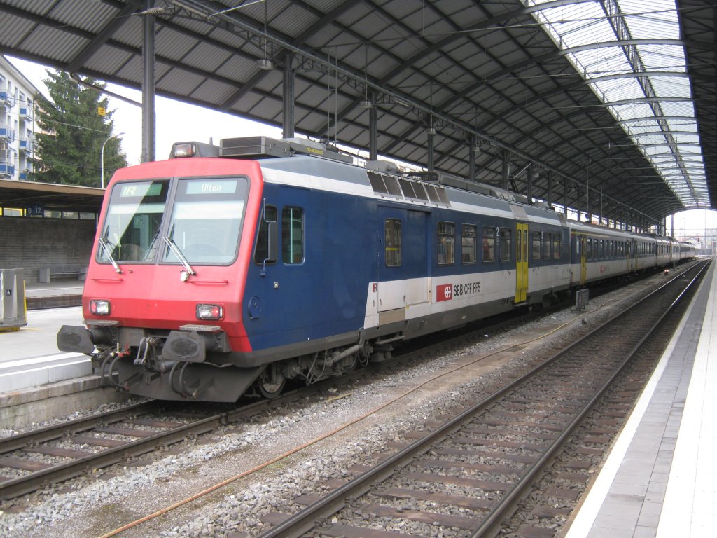 Doppeltraktion NPZ als Ersatzzug IR 3230 im Bahnhof Olten, 26.02.2011.