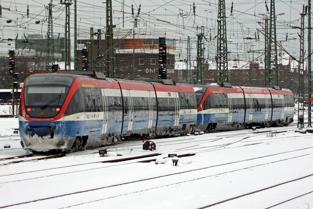 Doppeltraktion der Prignitzer Eisenbahn bei der Ausfahrt in Dortmund 19.12.2010