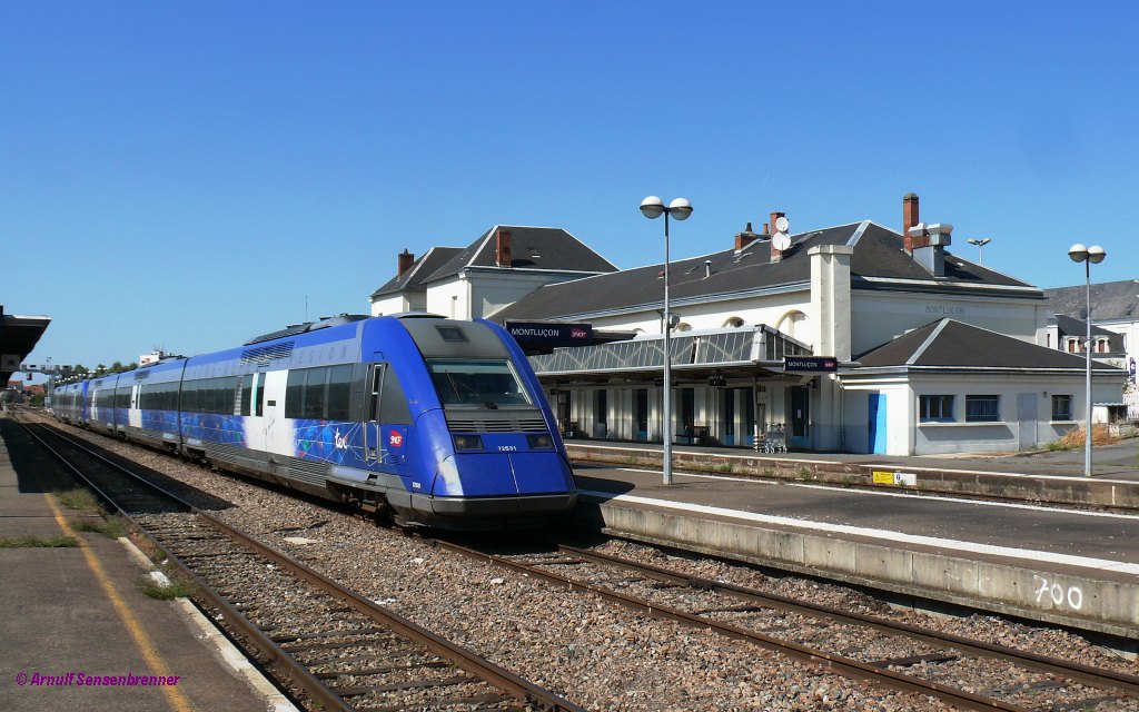 Doppeltraktion der SNCF X72531+X72569 unterwegs als IC4480 von Bordeaux über Limoges nach Lyon.

2012-09-08 Montlucon