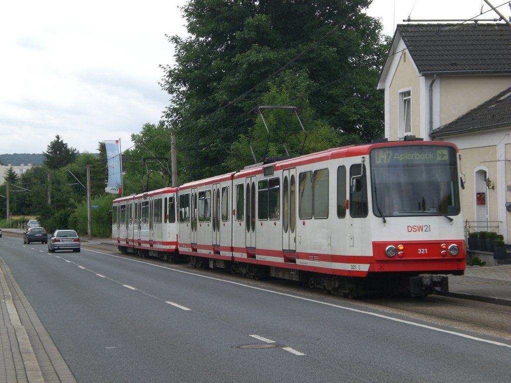 Dortmund: Stadtbahnlinie U47 nach Dortmund-Aplerbeck an der Haltetstelle Dortmund-Aplerbeck Allerstrae/Westflische Klinik.(11.7.2012) 
