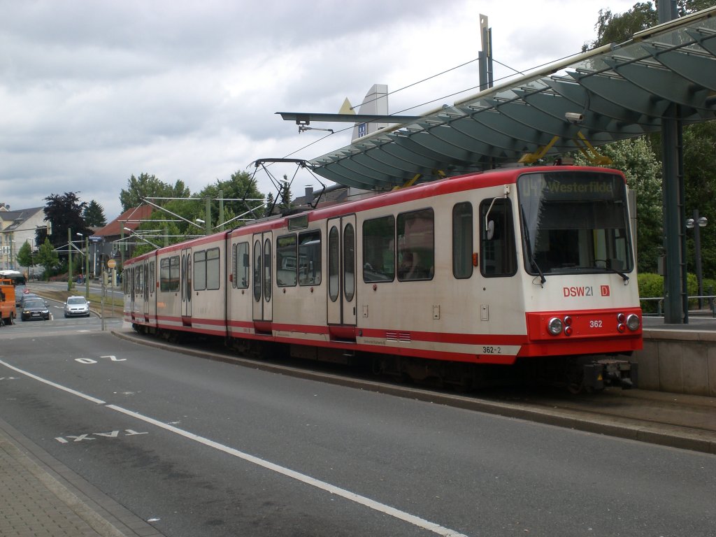 Dortmund: Stadtbahnlinie U47 nach Dortmund-Westerfilde an der Haltetstelle Dortmund-Aplerbeck.(11.7.2012) 