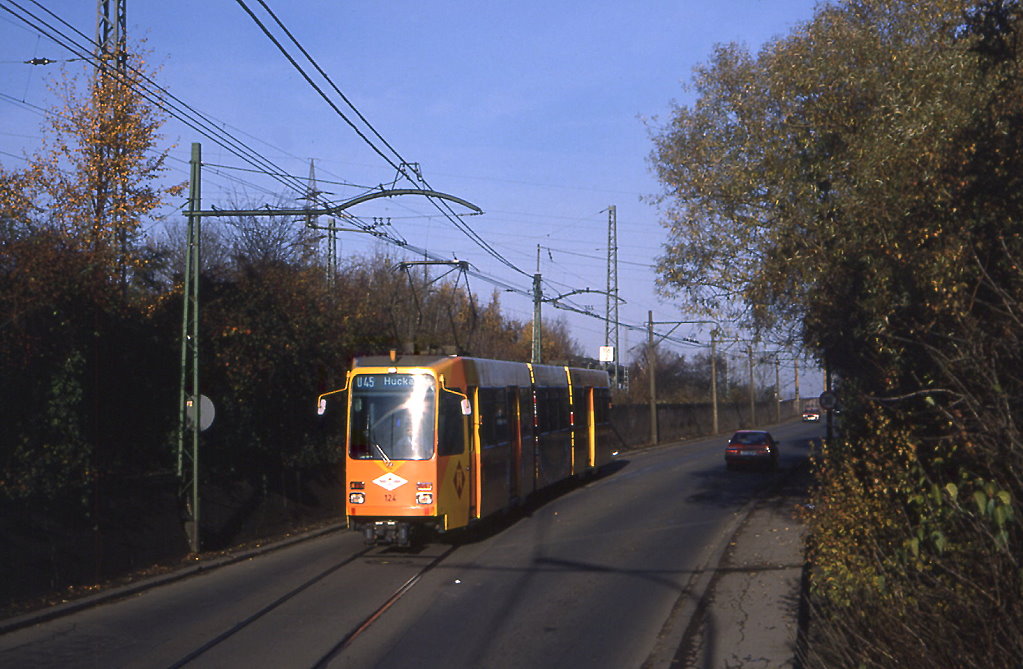 Dortmund Tw 124 in der Franziusstrae, 17.11.1988.