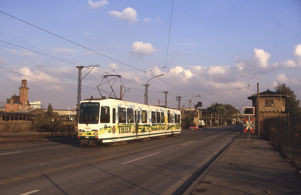 Dortmund Tw 145 im Hafen im damaligen Verlauf der Mallinckrodtstrae, 03.11.1985.