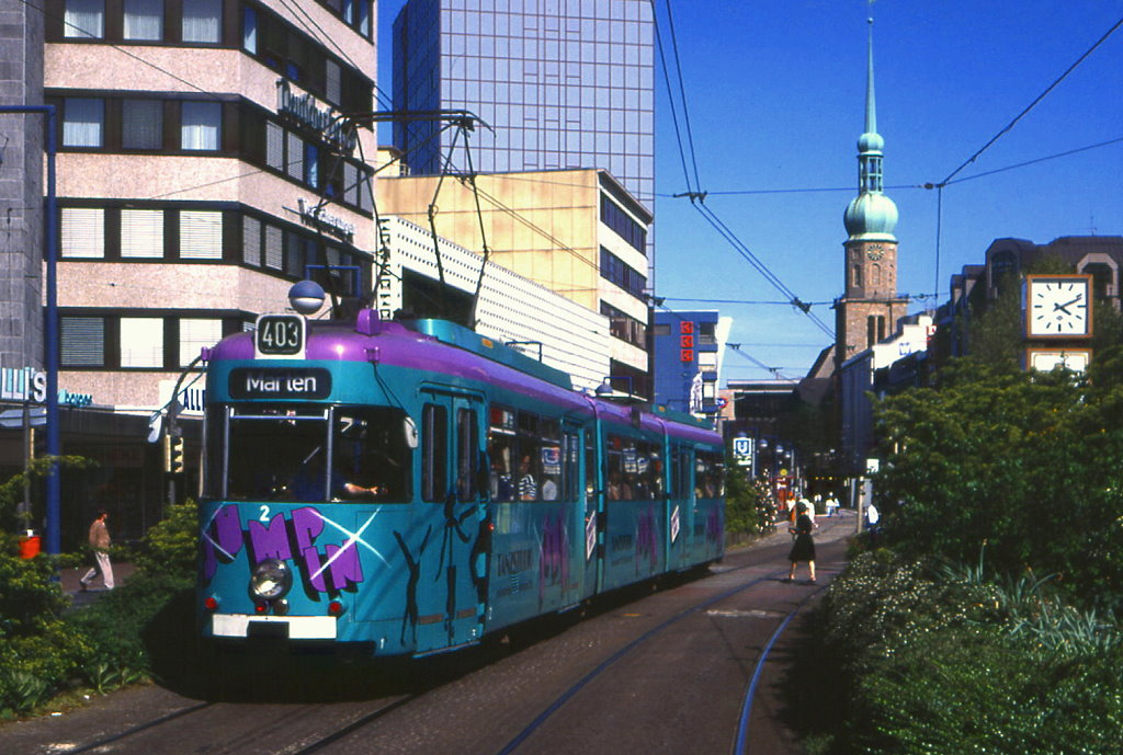Dortmund Tw 2 verlsst die Innenstadt via Kampstrae in Richtung Westentor, 18.05.1992.