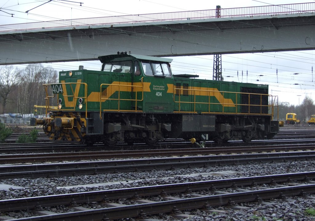 Dortmunder Eisenbahn 404  beim Umkuppeln in Duisburg-Entenfang