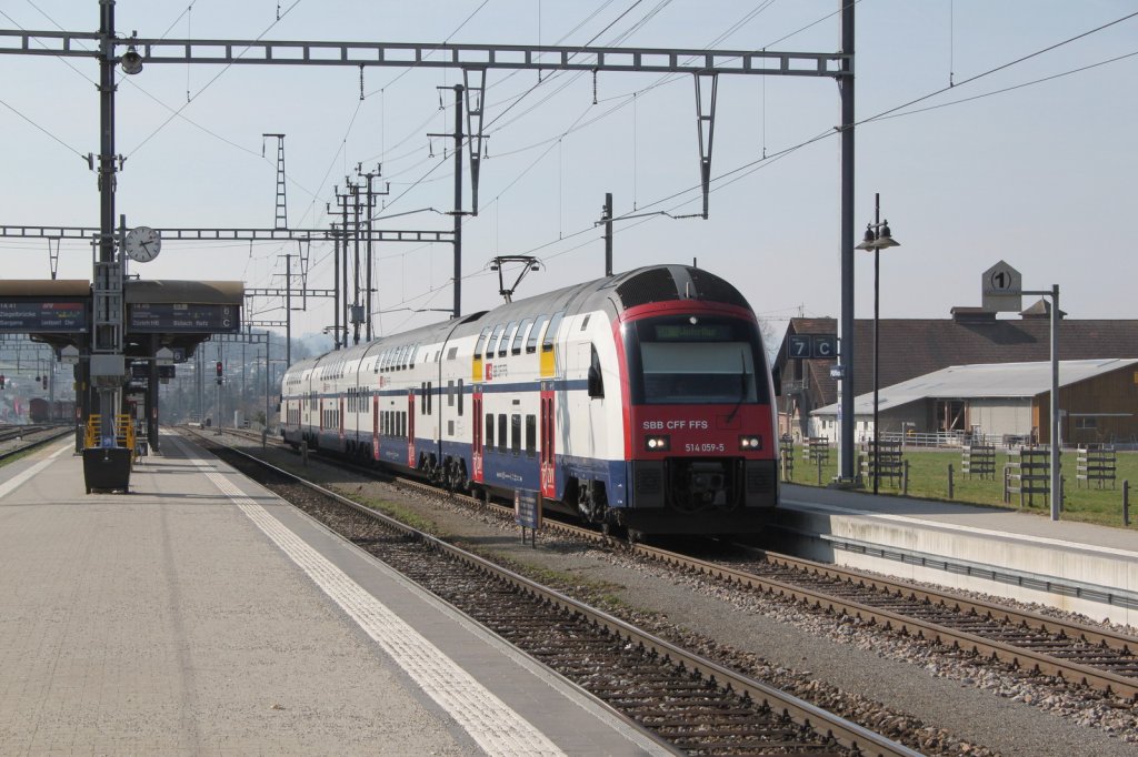 Dosto der S8 nach Winterthur am 22.03.11 in Pfffikon/SZ.