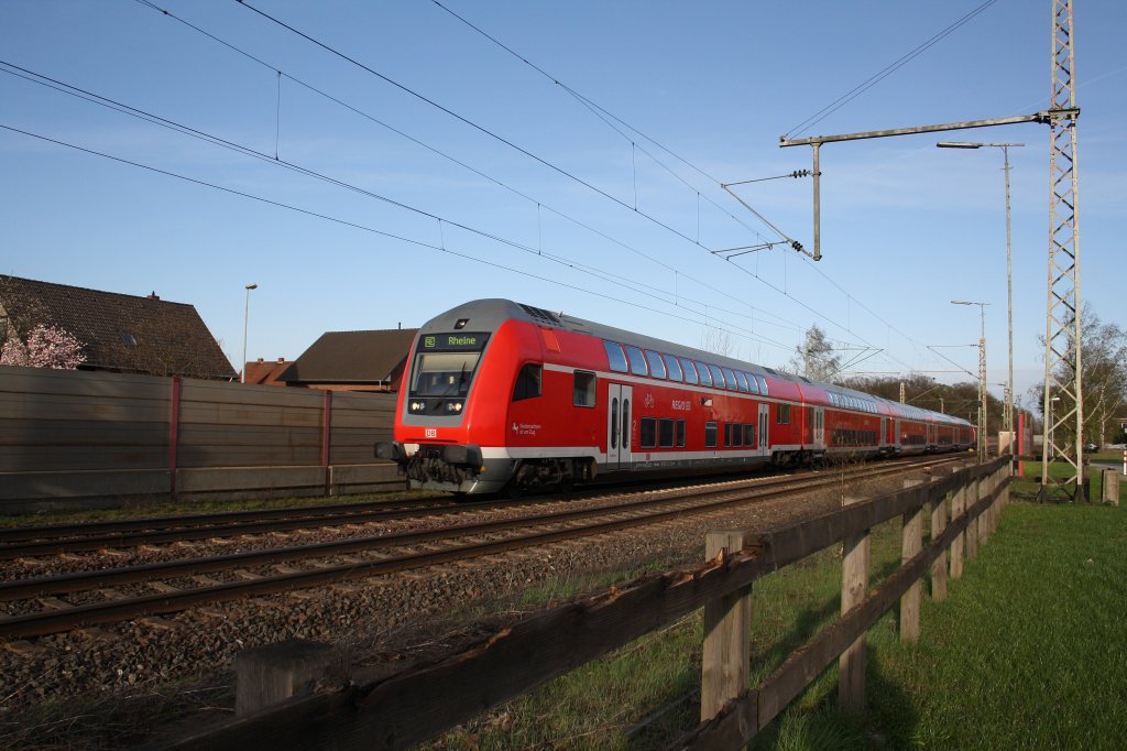 Dosto Steuerwagen, fhrt am 13.04.2011 in Hmlerwald ein.