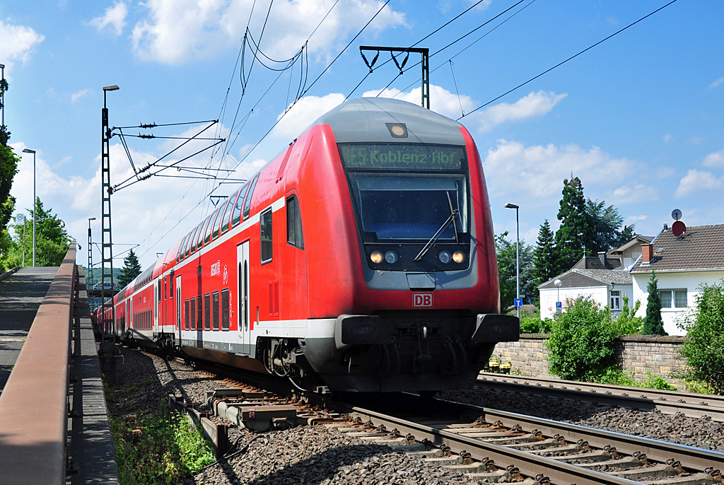 Dosto-Steuerwagen RE5 nach Koblenz bei der Einfahrt in den Bf Remagen - 26.06.2012