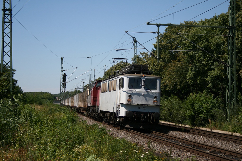 DP 52 und Ost V100 als Holzroller durch Bonn Oberkassel am 19.07.2010