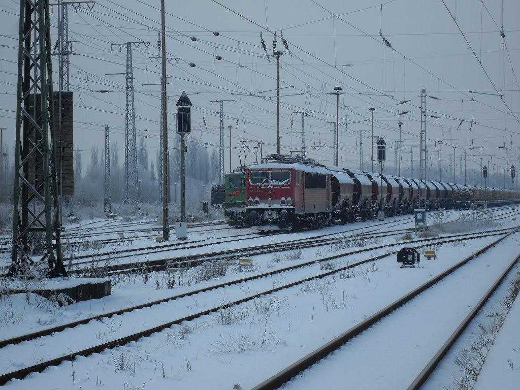 DP 61(142 118-9)und 155 249 standen am 19.12.2010 in Stendal. 