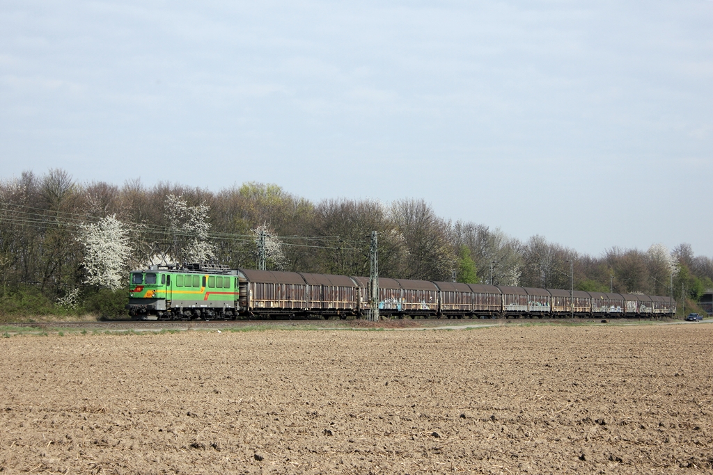 DP 68 (142 130-4) mit dem Henkel/Schwarzkopf Zug in Vilich-Mldorf am 3.4.2012