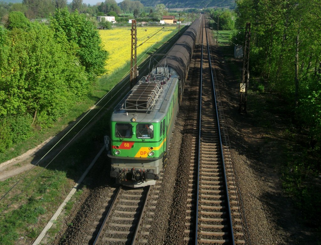 DP 68 ist am 23.04.11 mit dem Henkelzug in Th�ngersheim Richtung W�rzburg unterwegs.