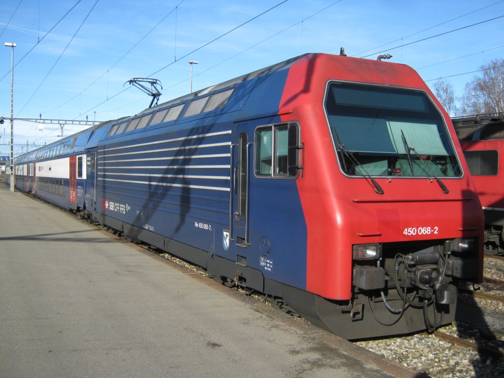 DPZ Re 450 068 abgestellt in Blach, 03.01.2012.