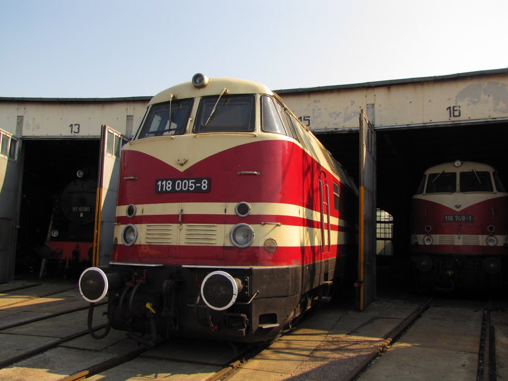 DR 118 005-8 vom DB Museum, im Museum Bw Arnstadt historisch; 25.04.2011