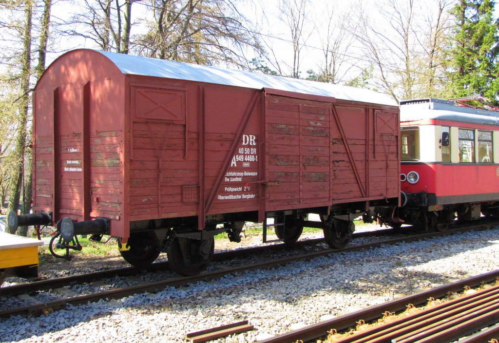 DR 44 50 949 4460-1 vom Bw Saalfeld, im Bf Lichtenhain an der Bergbahn; 18.04.2010