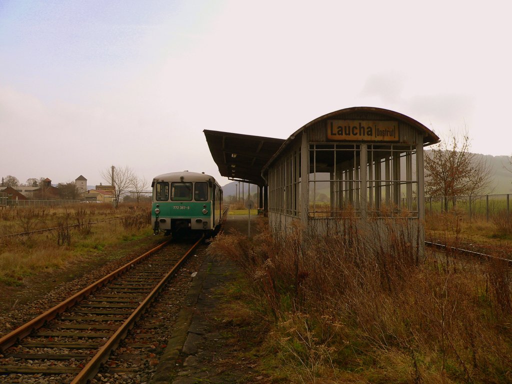 DR 772 367-9 + 171 056-5 nach der Ankunft aus Reuth (V) in Laucha. Per Bustransfer ging es weiter nach Bad Bibra zu Deutschlands grten Mrchenumzug; 12.12.2009