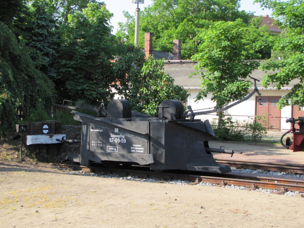 DR 97-09-59 Schneepflug in Radebeul Ost; 25.05.2010
