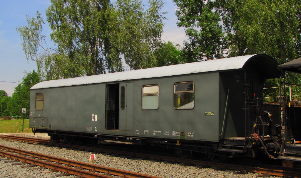 DR 974-369 KD der Dllnitzbahn, im Bf Glossen (b. Oz.); 09.06.2011