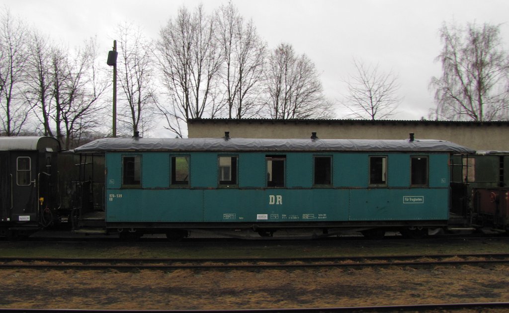 DR (Dllnitzbahn) 970-539 KB im Bf Mgeln; 02.01.2012