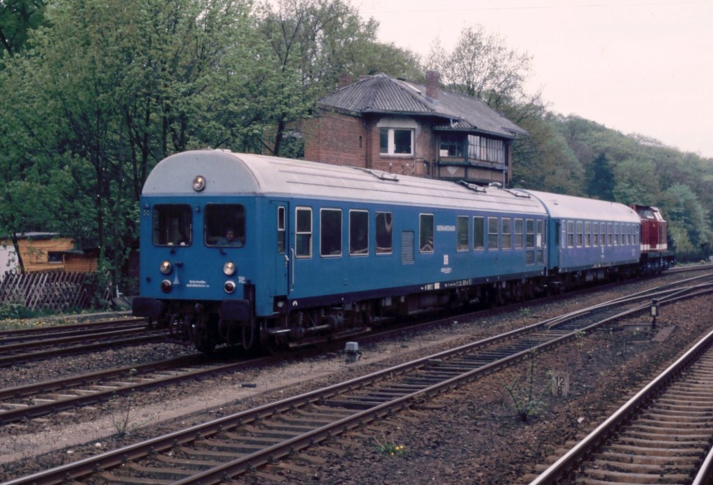 DR Oberbaumezug in Berlin-Wannsee im Mai 1988, geschoben von 110 020-5