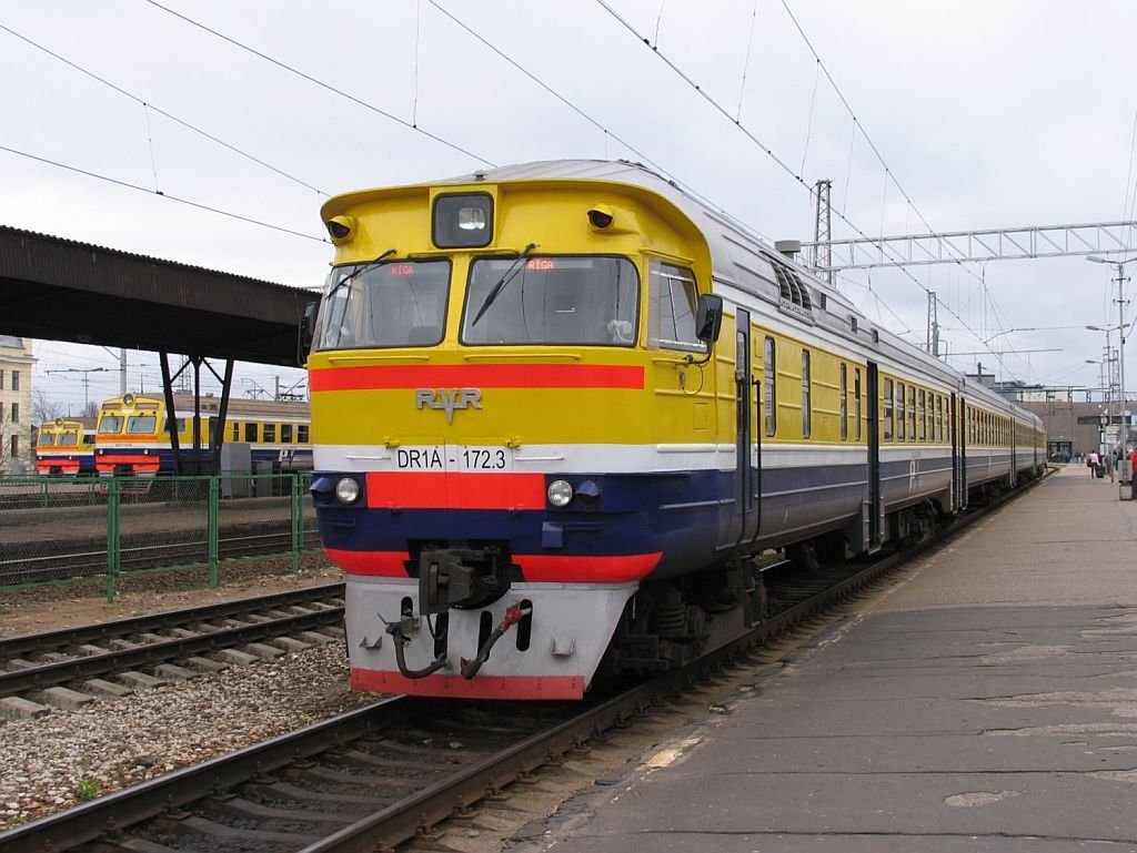 DR1A-172.3/DR1A-172.1 auf Bahnhof Riga Pass am 4-5-2010.