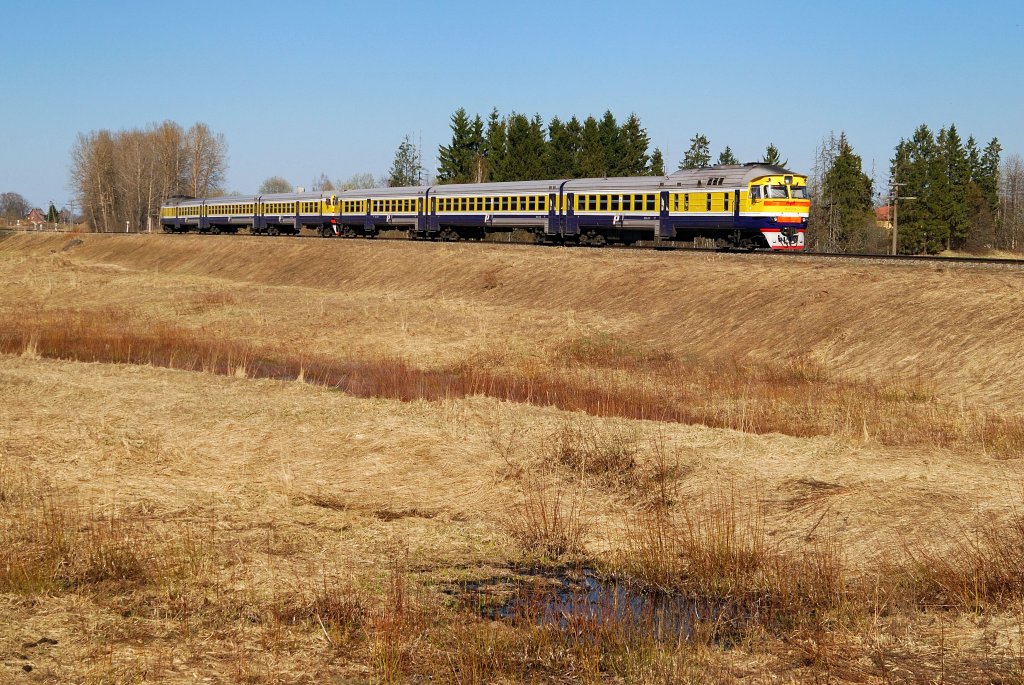 DR1A-2101 mit 664RJ bei Valga (04.05.2013)