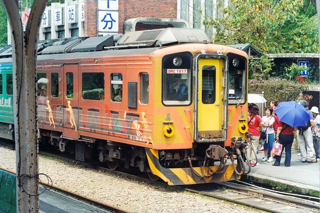 DRC 1017 am 21.Mai 2005 im Bf. Shih Fen.