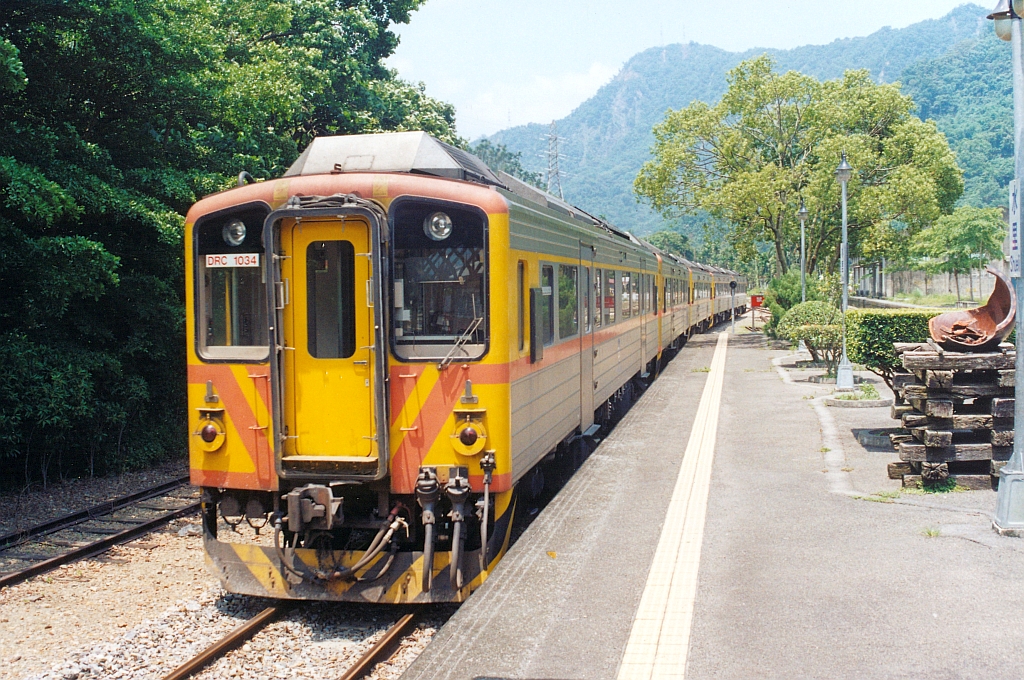 DRC 1034 im Bf. Shueili am 22.Mai 2005.