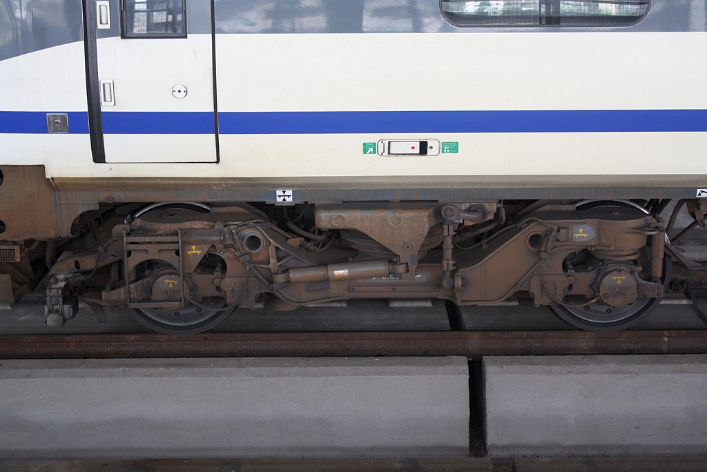 Drehgestell des SRTET-Triebwagen 2031 am 10.März 2012 in der Station Lat Krabang.

