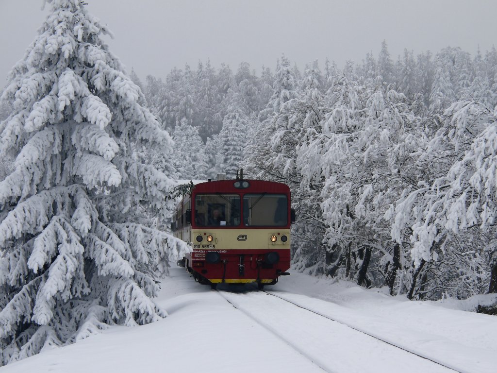 Drei  Brotbüchsen  geführt von CD 810 559 als OS 26804 von Most (Brüx) nach Moldava v Krusnych horach (Moldau im Erzgebirge) bei Mikulov (Niklasberg); 27.01.2013