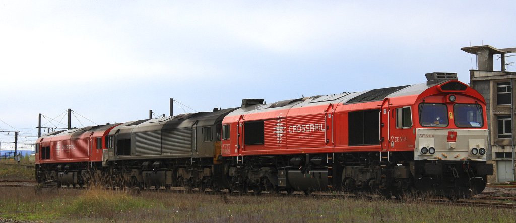 Drei Class 66 DE6314  Hanna  von Crossrail und ,DE6302 von DLC Railways und , PB13  Ilse  von Crossrail und stehen abgestellt  in Montzen-Gare(B) am 29.4.2012.