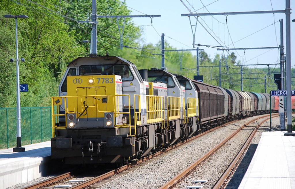 Drei Dieselloks der Reihen 77/78 schleppen einen gemischten Gterzug ber die Linie 37 in Richtung Deutschland. 10. Mai 2008