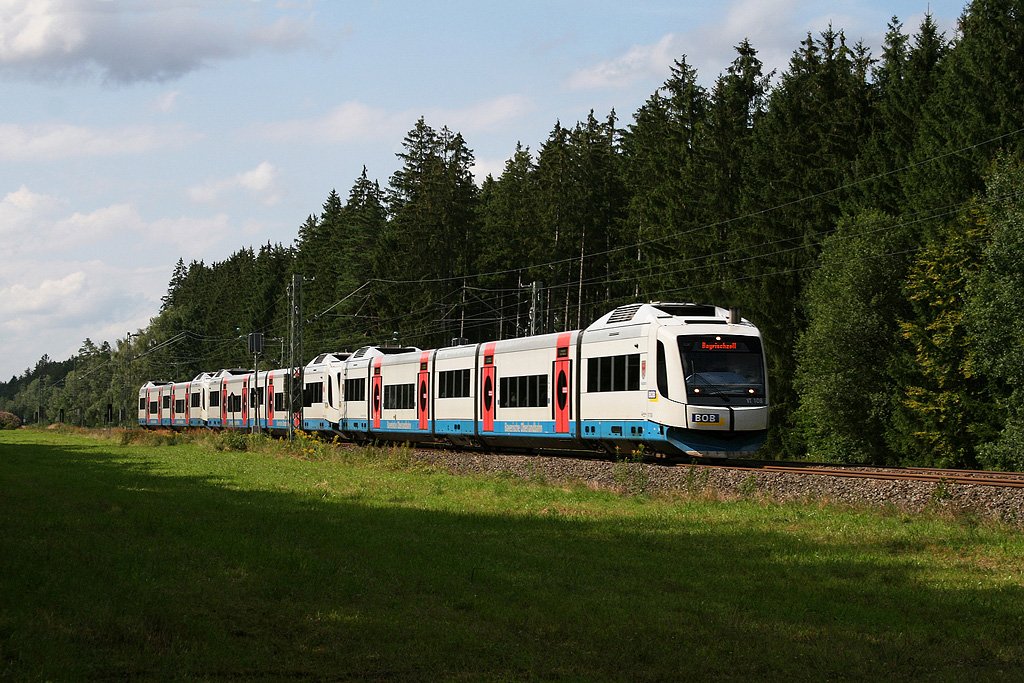 Drei Integral der BOB sind auf dem Weg nach Bayrischzell, Lenggries und Tegernsee. Aufgenommen am 14.08.2009 zwischen Deisenhofen und Sauerlach.