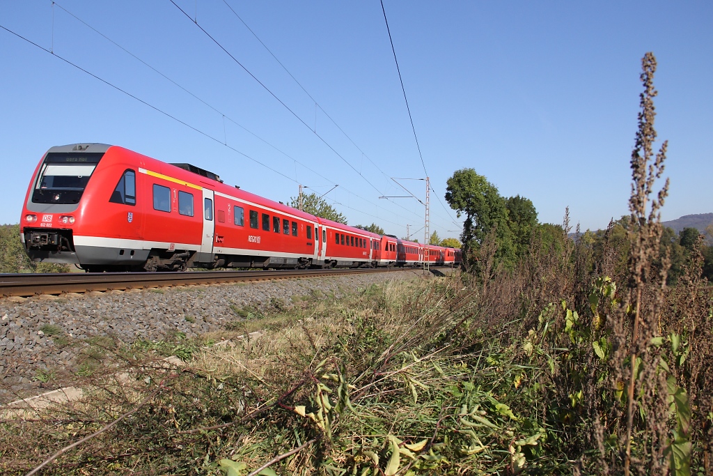 Drei mal 612 nach Gera Hbf. Vorneweg der 612 022. Aufgenommen bei Hebenshausen am 15.10.2011.