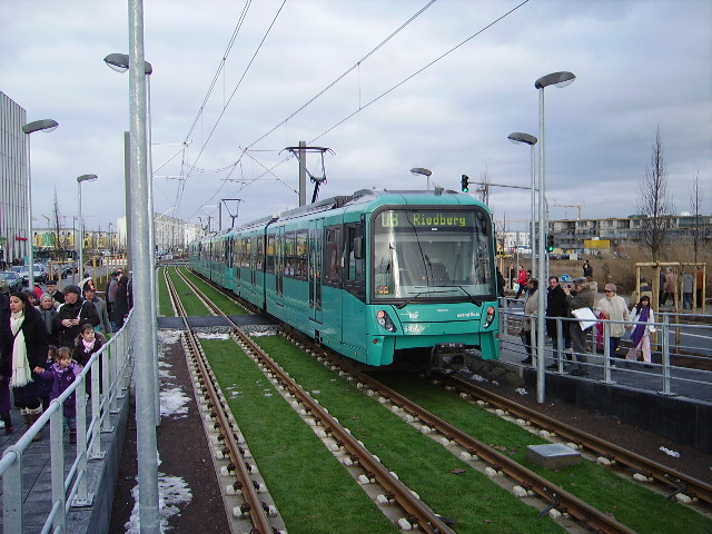 Drei neue U5 Wagen als U8 in Frankfurt Riedberg am 12.12.10