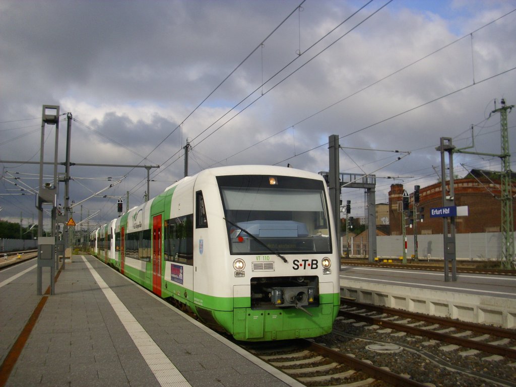 Drei Regioshuttle der Sd-Thringen-Bahn erreichen am 31. August 2010 den Erfurter Hbf auf Gleis 7.